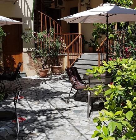 Danisimo Hotel Tbilisi Exterior foto